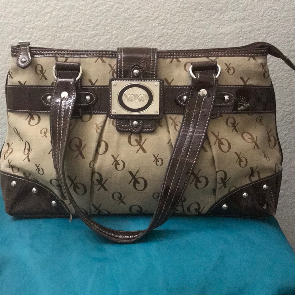 Brown woman Purse xoxo is in good condition